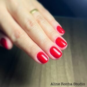 Aline_Rocha_Studio_manicure_em_Ourinhos,_a_esmaltação_é_uma_arte_realizada_com_paixão_e_dedicação._Com_habilidade_e_precisão,_cada_cliente_é_tratado_com_cuidado,_escolhendo_o_esmalte_perfeito_para_realçar_a_beleza_das_unhas_com_serviço_de_manicure._Utilizando_produtos_de_alta_qualidade,_garantimos_unhas_impecáveis_e_duradouras._Studio_de_manicure_com_um_ambiente_acolhedor,_prezamos_pela_saúde_das_unhas_e_oferecemos_tratamentos_completos_de_manicure_e_pedicure,_esmalte_em_gel,_blindagem_em_unhas_naturais._Aline_Rocha_Studio_manicure,_trabalha_com_sobrancelhas,_design_de_sobrancelhas,_depilação_feminina_com_cera_quente._Aline_Rocha_profissional_nail_designer_altamente_qualificada_em_Ourinhos_#Manicure, #Esmaltação, #Unhas, #Serviçodemanicure, #Pedicure, #Esmalteemgel, #Blindagemdeunhas, #Designdesobrancelhas, #Depilação_feminina, #Cera_quente, #Produtos_de_alta_qualidade, #Ambienteacolhedor, #Tratamentoscompletos, #AlineRocha, #Naildesigner