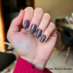 Aline_Rocha_Studio_manicure_em_Ourinhos,_a_esmaltação_é_uma_arte_realizada_com_paixão_e_dedicação._Com_habilidade_e_precisão,_cada_cliente_é_tratado_com_cuidado,_escolhendo_o_esmalte_perfeito_para_realçar_a_beleza_das_unhas_com_serviço_de_manicure._Utilizando_produtos_de_alta_qualidade,_garantimos_unhas_impecáveis_e_duradouras._Studio_de_manicure_com_um_ambiente_acolhedor,_prezamos_pela_saúde_das_unhas_e_oferecemos_tratamentos_completos_de_manicure_e_pedicure,_esmalte_em_gel,_blindagem_em_unhas_naturais._Aline_Rocha_Studio_manicure,_trabalha_com_sobrancelhas,_design_de_sobrancelhas,_depilação_feminina_com_cera_quente._Aline_Rocha_profissional_nail_designer_altamente_qualificada_em_Ourinhos_#Manicure, #Esmaltação, #Unhas, #Serviçodemanicure, #Pedicure, #Esmalteemgel, #Blindagemdeunhas, #Designdesobrancelhas, #Depilação_feminina, #Cera_quente, #Produtos_de_alta_qualidade, #Ambienteacolhedor, #Tratamentoscompletos, #AlineRocha, #Naildesigner