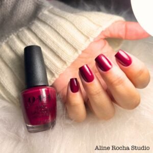 Aline_Rocha_Studio_manicure_em_Ourinhos,_a_esmaltação_é_uma_arte_realizada_com_paixão_e_dedicação._Com_habilidade_e_precisão,_cada_cliente_é_tratado_com_cuidado,_escolhendo_o_esmalte_perfeito_para_realçar_a_beleza_das_unhas_com_serviço_de_manicure._Utilizando_produtos_de_alta_qualidade,_garantimos_unhas_impecáveis_e_duradouras._Studio_de_manicure_com_um_ambiente_acolhedor,_prezamos_pela_saúde_das_unhas_e_oferecemos_tratamentos_completos_de_manicure_e_pedicure,_esmalte_em_gel,_blindagem_em_unhas_naturais._Aline_Rocha_Studio_manicure,_trabalha_com_sobrancelhas,_design_de_sobrancelhas,_depilação_feminina_com_cera_quente._Aline_Rocha_profissional_nail_designer_altamente_qualificada_em_Ourinhos_#Manicure, #Esmaltação, #Unhas, #Serviçodemanicure, #Pedicure, #Esmalteemgel, #Blindagemdeunhas, #Designdesobrancelhas, #Depilação_feminina, #Cera_quente, #Produtos_de_alta_qualidade, #Ambienteacolhedor, #Tratamentoscompletos, #AlineRocha, #Naildesigner