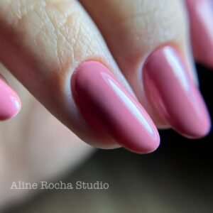 Aline Rocha Studio manicure em Ourinhos, a esmaltação é uma arte realizada com paixão e dedicação. Com habilidade e precisão, cada cliente é tratado com cuidado, escolhendo o esmalte perfeito para realçar a beleza das unhas com serviço de manicure. Utilizando produtos de alta qualidade, garantimos unhas impecáveis e duradouras. Studio de manicure com um ambiente acolhedor, prezamos pela saúde das unhas e oferecemos tratamentos completos de manicure e pedicure, esmalte em gel, blindagem em unhas naturais. Aline Rocha Studio manicure, trabalha com sobrancelhas, design de sobrancelhas, depilação feminina com cera quente. Aline Rocha profissional nail designer altamente qualificada em Ourinhos
