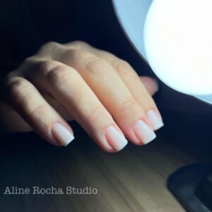 Aline_Rocha_Studio_manicure_em_Ourinhos,_a_esmaltação_é_uma_arte_realizada_com_paixão_e_dedicação._Com_habilidade_e_precisão,_cada_cliente_é_tratado_com_cuidado,_escolhendo_o_esmalte_perfeito_para_realçar_a_beleza_das_unhas_com_serviço_de_manicure._Utilizando_produtos_de_alta_qualidade,_garantimos_unhas_impecáveis_e_duradouras._Studio_de_manicure_com_um_ambiente_acolhedor,_prezamos_pela_saúde_das_unhas_e_oferecemos_tratamentos_completos_de_manicure_e_pedicure,_esmalte_em_gel,_blindagem_em_unhas_naturais._Aline_Rocha_Studio_manicure,_trabalha_com_sobrancelhas,_design_de_sobrancelhas,_depilação_feminina_com_cera_quente._Aline_Rocha_profissional_nail_designer_altamente_qualificada_em_Ourinhos_#Manicure, #Esmaltação, #Unhas, #Serviçodemanicure, #Pedicure, #Esmalteemgel, #Blindagemdeunhas, #Designdesobrancelhas, #Depilação_feminina, #Cera_quente, #Produtos_de_alta_qualidade, #Ambienteacolhedor, #Tratamentoscompletos, #AlineRocha, #Naildesigner