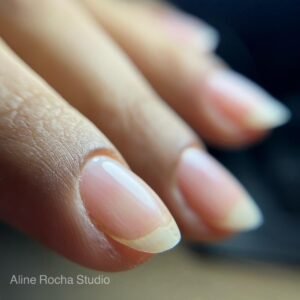 Aline_Rocha_Studio_manicure_em_Ourinhos,_a_esmaltação_é_uma_arte_realizada_com_paixão_e_dedicação._Com_habilidade_e_precisão,_cada_cliente_é_tratado_com_cuidado,_escolhendo_o_esmalte_perfeito_para_realçar_a_beleza_das_unhas_com_serviço_de_manicure._Utilizando_produtos_de_alta_qualidade,_garantimos_unhas_impecáveis_e_duradouras._Studio_de_manicure_com_um_ambiente_acolhedor,_prezamos_pela_saúde_das_unhas_e_oferecemos_tratamentos_completos_de_manicure_e_pedicure,_esmalte_em_gel,_blindagem_em_unhas_naturais._Aline_Rocha_Studio_manicure,_trabalha_com_sobrancelhas,_design_de_sobrancelhas,_depilação_feminina_com_cera_quente._Aline_Rocha_profissional_nail_designer_altamente_qualificada_em_Ourinhos_#Manicure, #Esmaltação, #Unhas, #Serviçodemanicure, #Pedicure, #Esmalteemgel, #Blindagemdeunhas, #Designdesobrancelhas, #Depilação_feminina, #Cera_quente, #Produtos_de_alta_qualidade, #Ambienteacolhedor, #Tratamentoscompletos, #AlineRocha, #Naildesigner